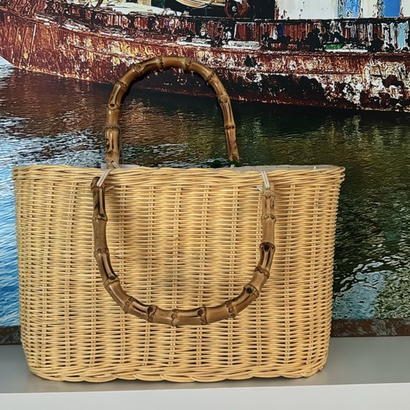 Wicker Basket Tote Handcrafted in Vietnam - Picture 6 of 16
